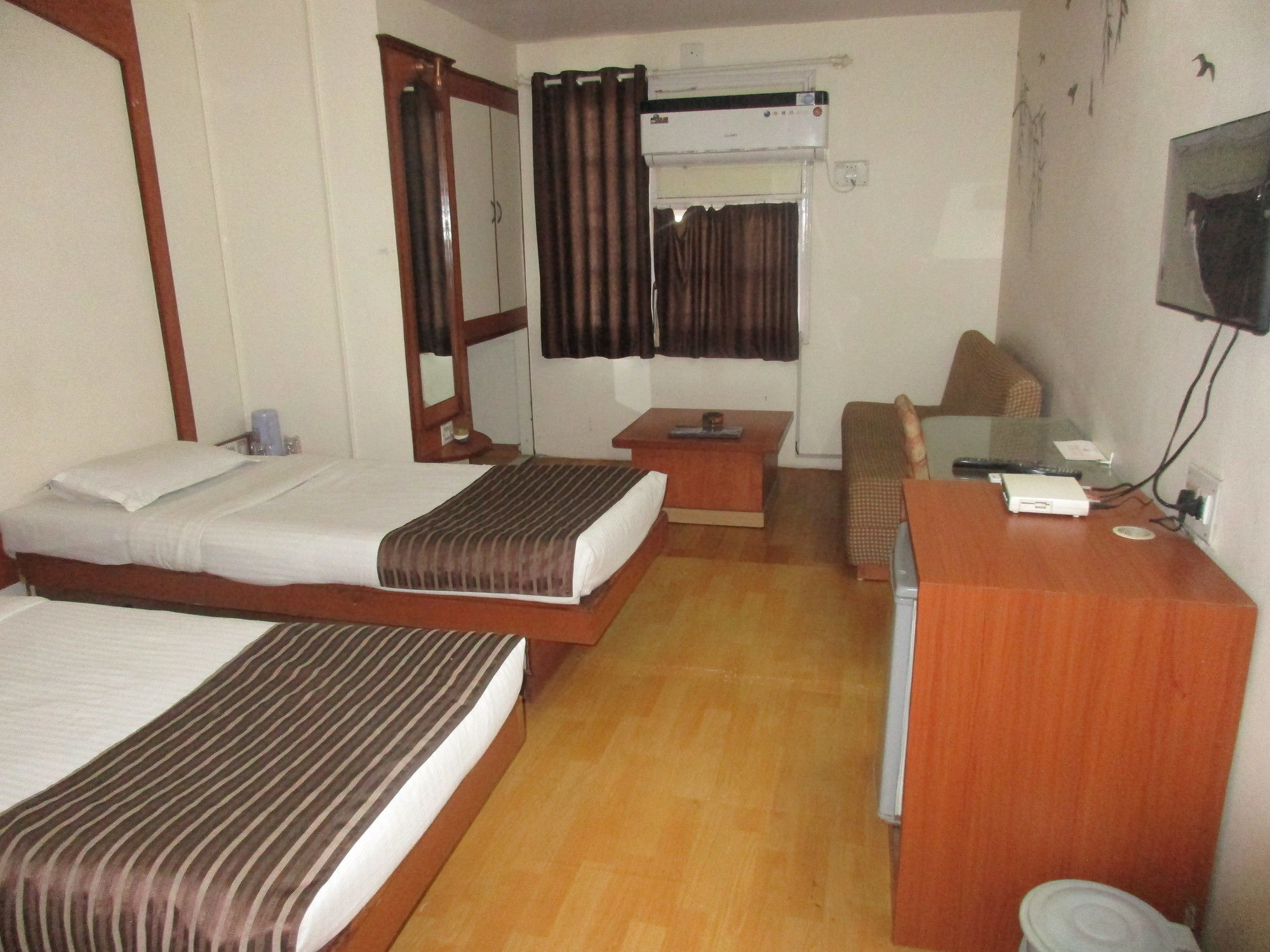 Hotel Sahaj Palace Ahmedabad Exterior photo